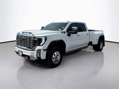 Used 2025 GMC Sierra 3500 Denali w/ Denali Reserve Package image 3