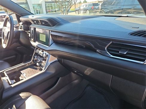 Used 2024 GMC Yukon XL Denali image 28