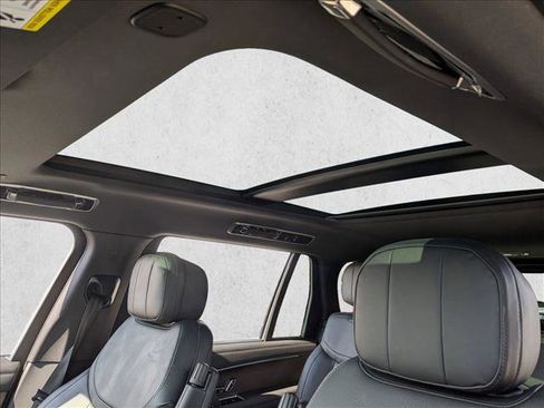 Used 2024 Land Rover Range Rover Long Wheelbase SE image 16