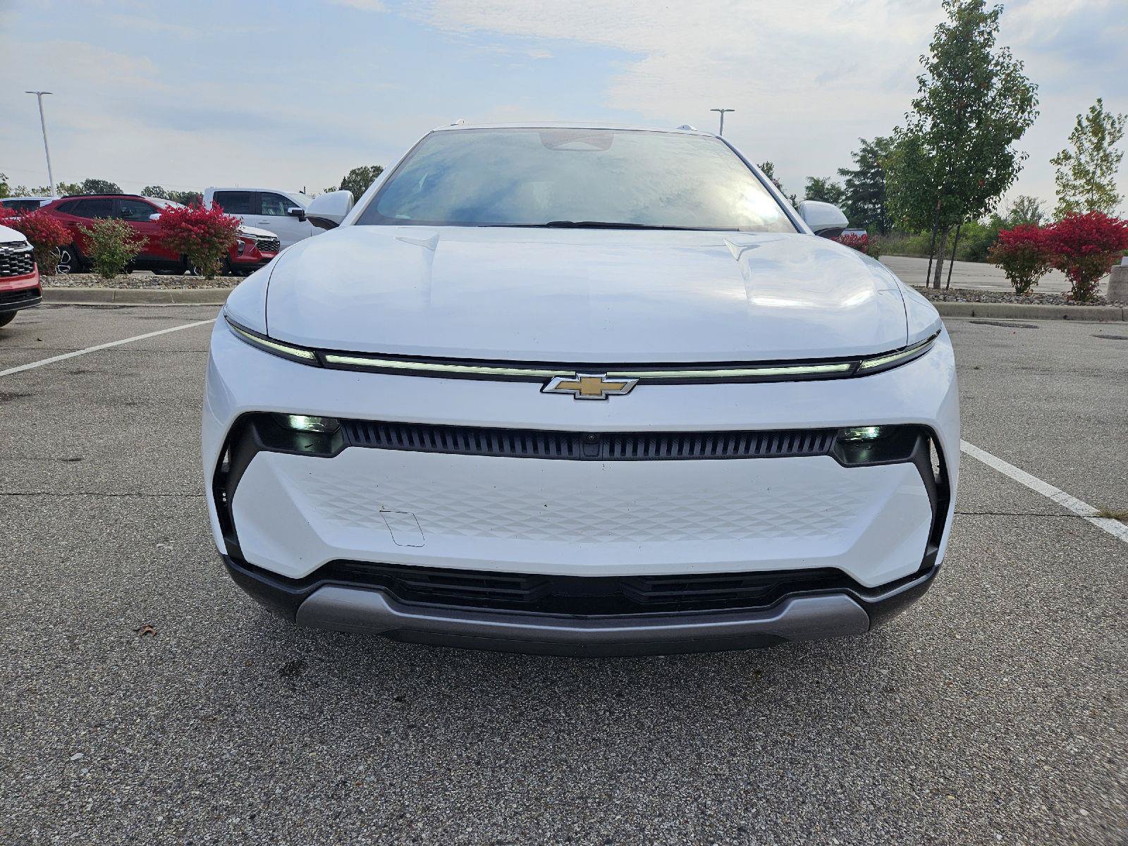 Used 2025 Chevrolet Equinox EV LT w/ Convenience Package FWD image 2