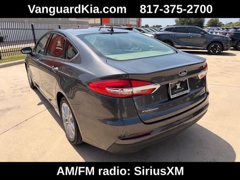 Used 2019 Ford Fusion SE FWD image 2