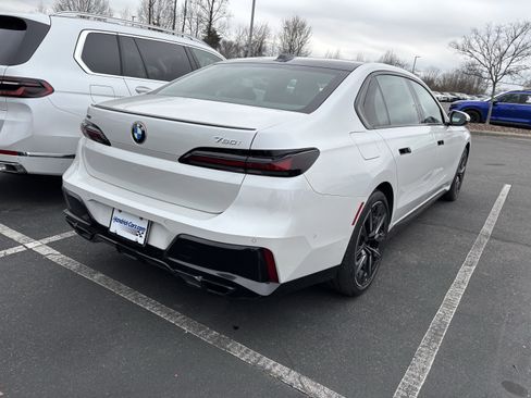 Used 2023 BMW 760i xDrive w/ Executive Package image 20