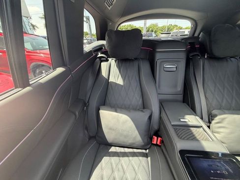 Used 2024 Mercedes-Benz Maybach GLS 600 4MATIC image 49