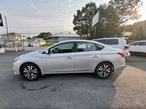 Used 2019 Nissan Sentra SV w/ Special Edition Package FWD image 2