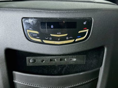 Used 2019 Cadillac Escalade ESV Platinum AWD/4WD image 27
