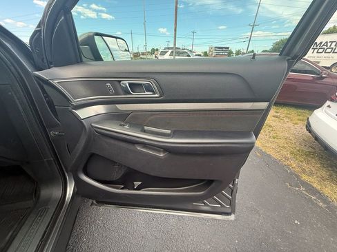 Used 2018 Ford Explorer XLT w/ Equipment Group 202A AWD/4WD image 23