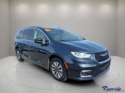 Certified 2021 Chrysler Pacifica Touring-L