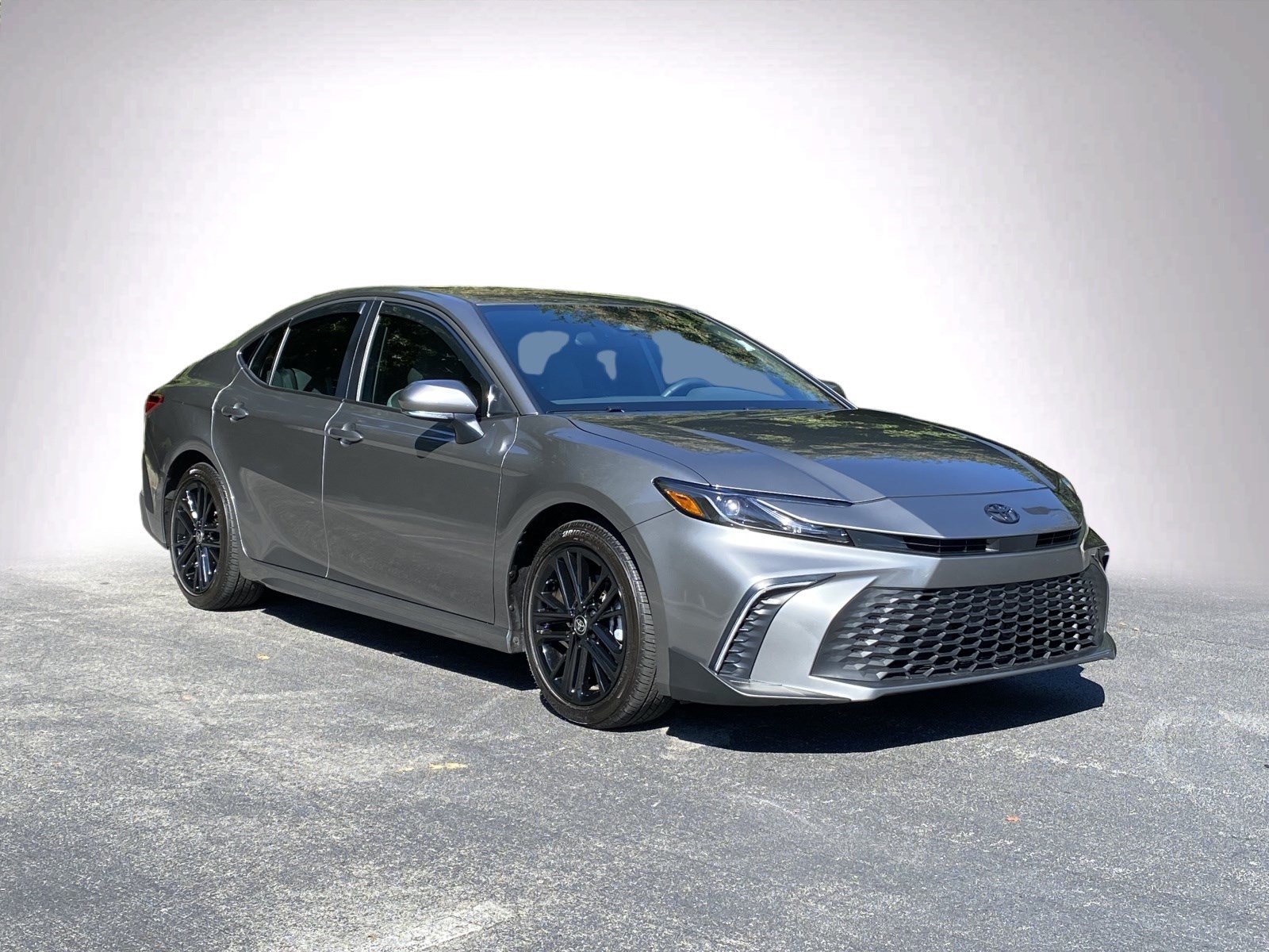 Used 2026 Toyota Camry SE FWD image 2