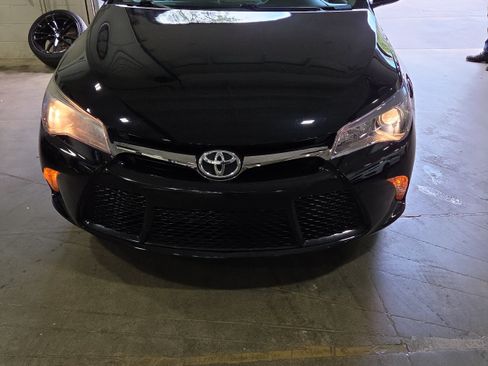 Used 2017 Toyota Camry SE FWD image 1