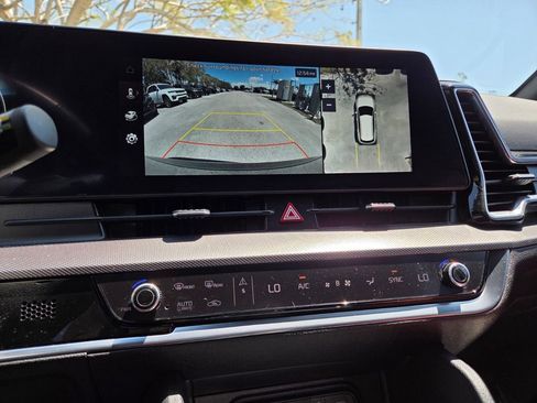 Used 2025 Kia Sportage SX image 31