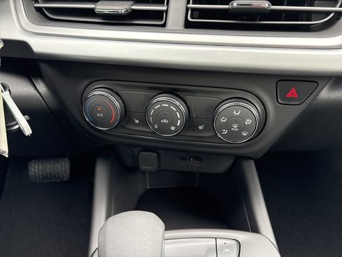 New 2026 Chevrolet Trax RS w/ Sunroof Package image 24