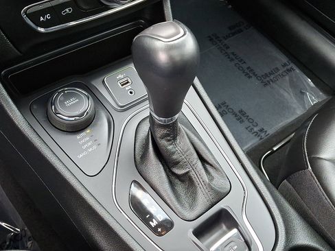 Used 2022 Jeep Cherokee Latitude w/ Sun & Sound Group image 18