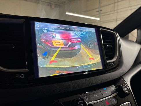 Used 2025 Chrysler Pacifica Select FWD image 25