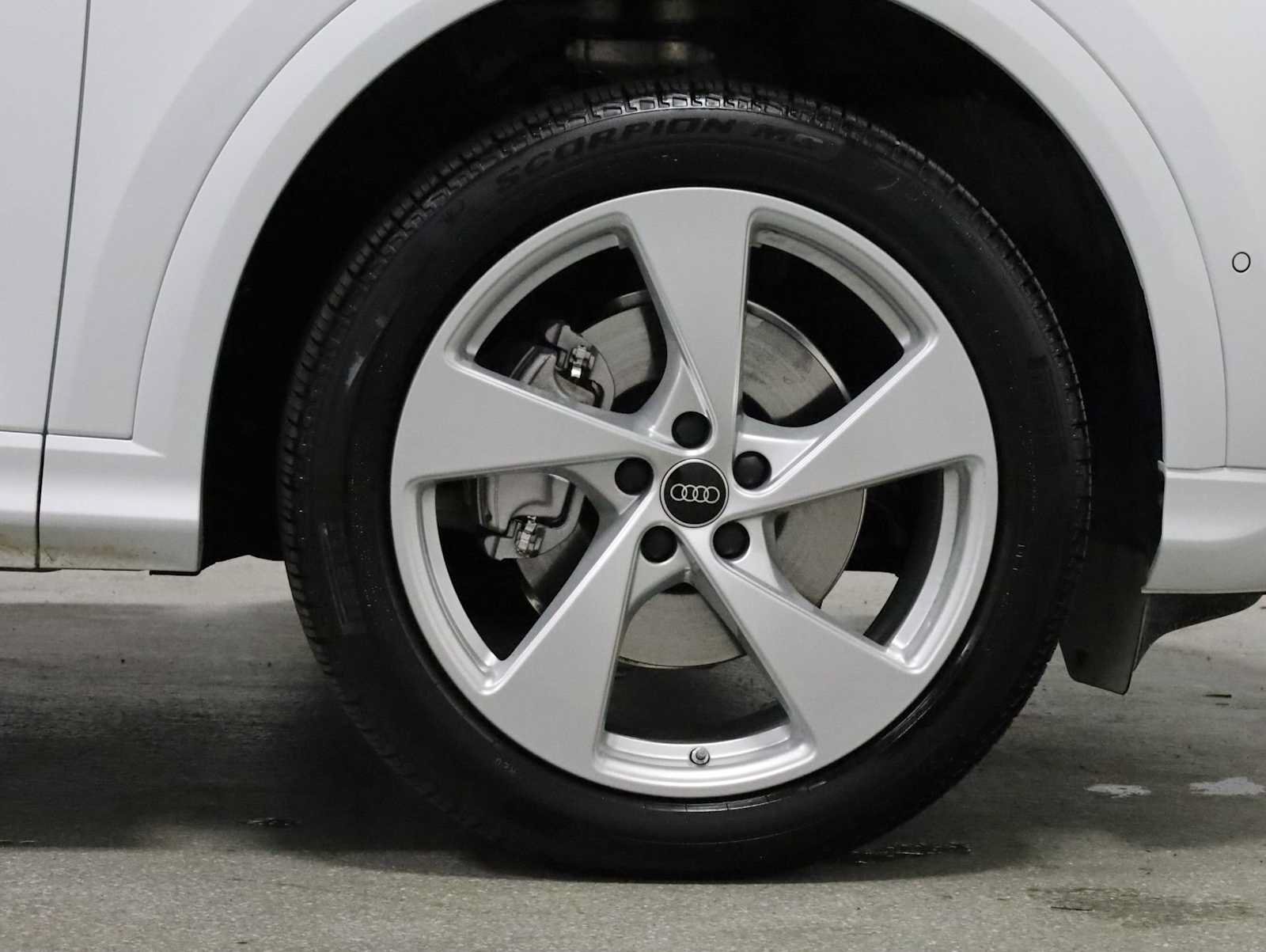Certified 2025 Audi Q5 Premium AWD/4WD image 12