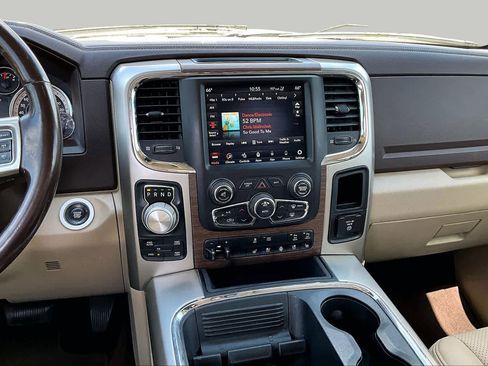 Used 2018 RAM 1500 Laramie w/ Convenience Group AWD/4WD image 8