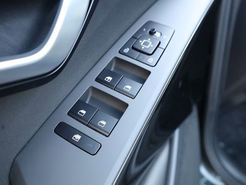 Used 2023 Kia Niro EX image 17