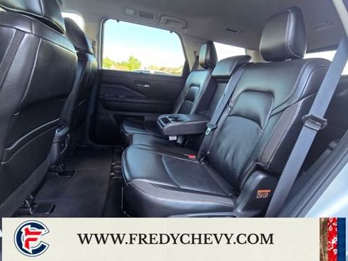 Used 2025 Nissan Pathfinder SL AWD/4WD image 25