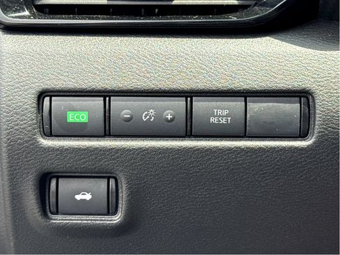 Used 2025 Nissan Sentra SV FWD image 12