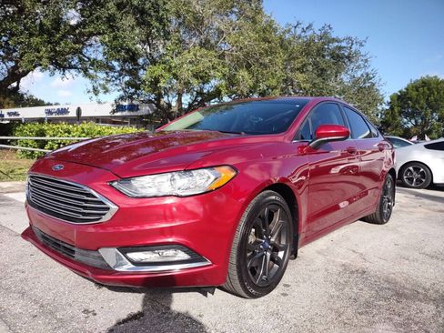 Used 2018 Ford Fusion SE w/ Equipment Group 201A image 2