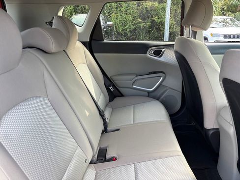 Used 2022 Kia Soul LX image 27