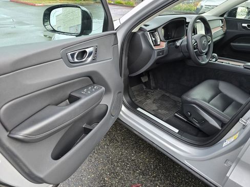 Used 2023 Volvo XC60 B5 Plus w/ Climate Package image 19