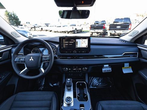 New 2026 Mitsubishi Outlander SE AWD/4WD image 25