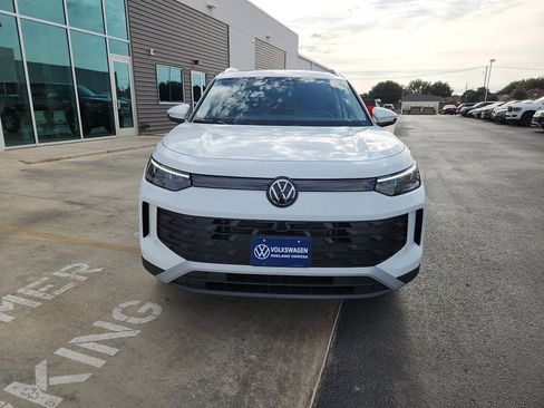 New 2026 Volkswagen Tiguan SE image 2