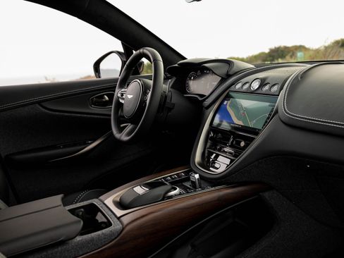 Used 2021 Aston Martin DBX image 14