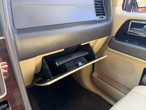 Used 2016 Lincoln Navigator L Reserve image 33