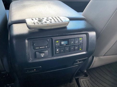 Used 2012 Toyota Sequoia Platinum image 9