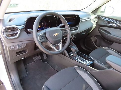 New 2026 Chevrolet TrailBlazer LT w/ Convenience Package AWD/4WD image 17