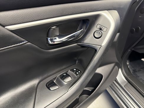 Used 2018 Nissan Altima 2.5 SR w/ SR Special Edition image 11