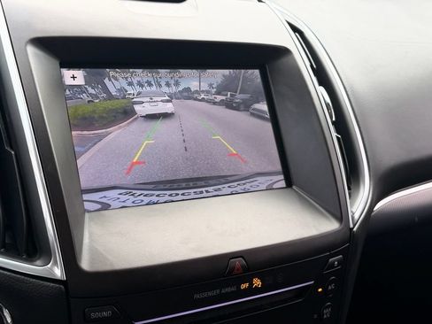 Used 2019 Ford Edge Titanium FWD image 24
