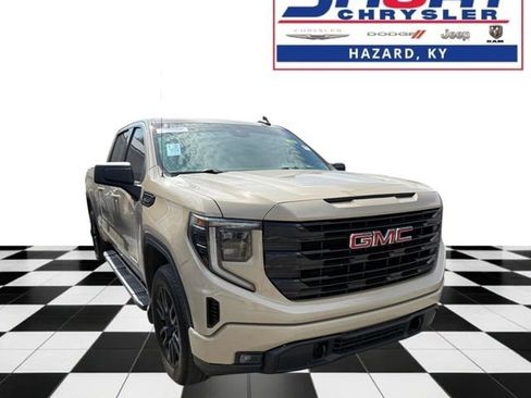 Used 2022 GMC Sierra 1500 Elevation image 1