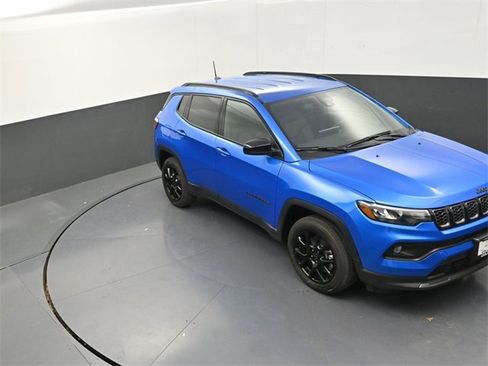 New 2026 Jeep Compass Latitude image 9