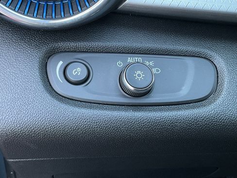 Used 2025 Chevrolet Trax LT image 26