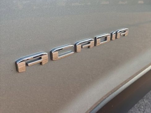 Used 2023 GMC Acadia SLE w/ Driver Convenience Package image 9