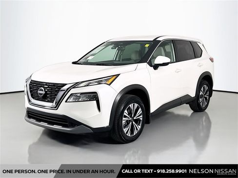 Used 2022 Nissan Rogue SV image 1