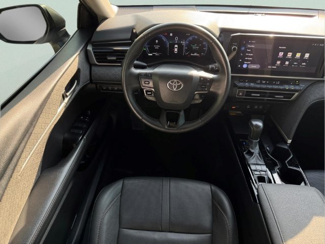 Used 2025 Toyota Camry XLE FWD image 8