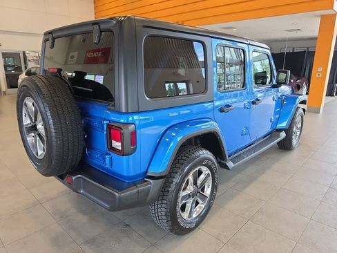 Used 2023 Jeep Wrangler Unlimited Sahara w/ Cold Weather Group AWD/4WD image 7