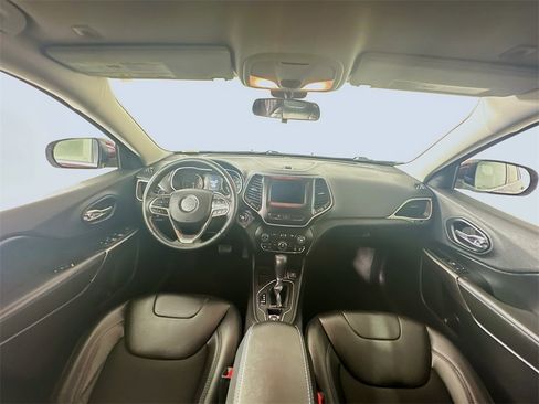 Used 2019 Jeep Cherokee Latitude Plus image 10