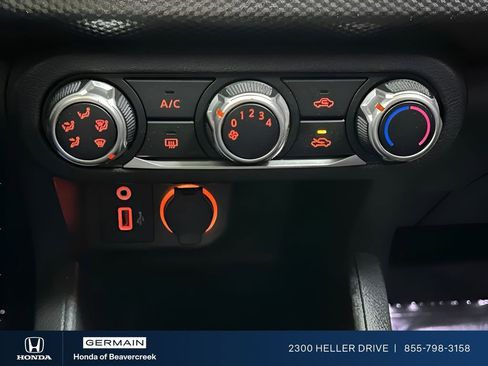 Used 2020 Nissan Kicks S image 10