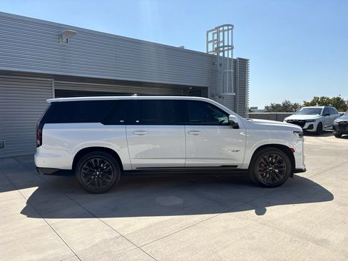 Used 2023 Cadillac Escalade ESV V w/ LPO, ONYX Package AWD/4WD image 4