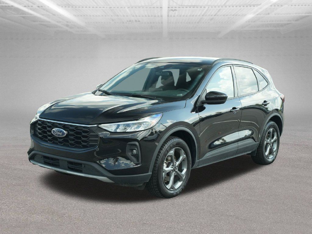 Used 2025 Ford Escape ST-Line Select AWD/4WD image 3