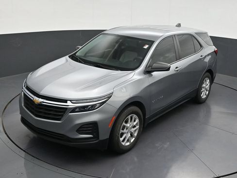 Used 2023 Chevrolet Equinox LS FWD image 15