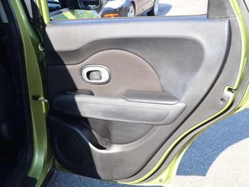 Used 2017 Kia Soul + FWD image 19