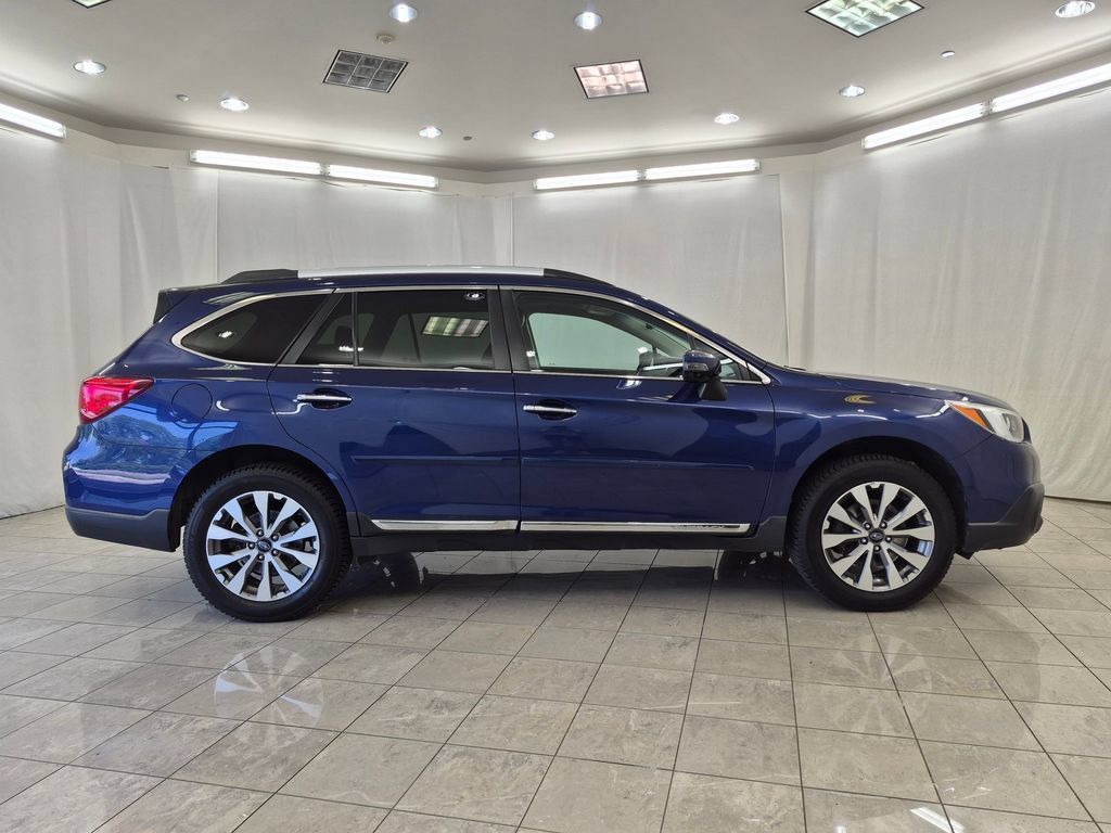Used 2017 Subaru Outback 2.5i Touring AWD/4WD image 9