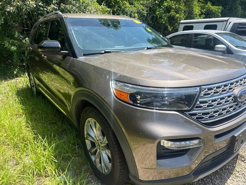 Used 2021 Ford Explorer Limited w/ Equipment Group 301A RWD image 2