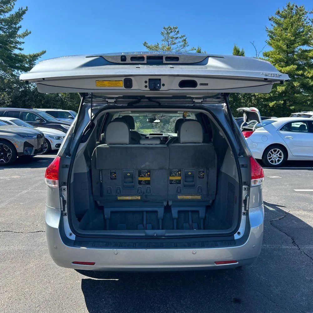 Used 2011 Toyota Sienna Limited AWD/4WD image 31