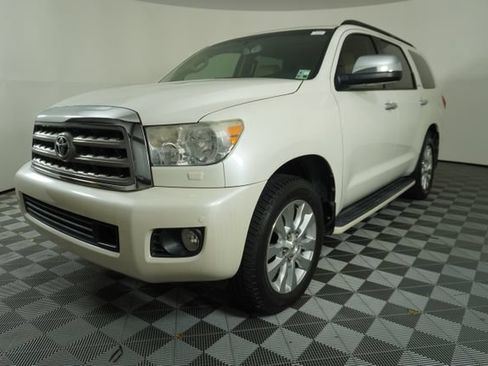 Used 2015 Toyota Sequoia Platinum RWD image 3
